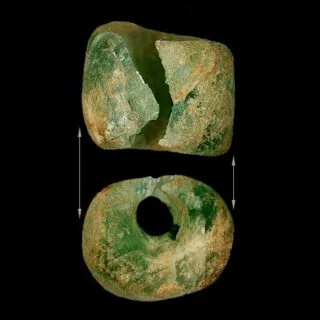 Groene glazen kraal, 4000 jaar oud
