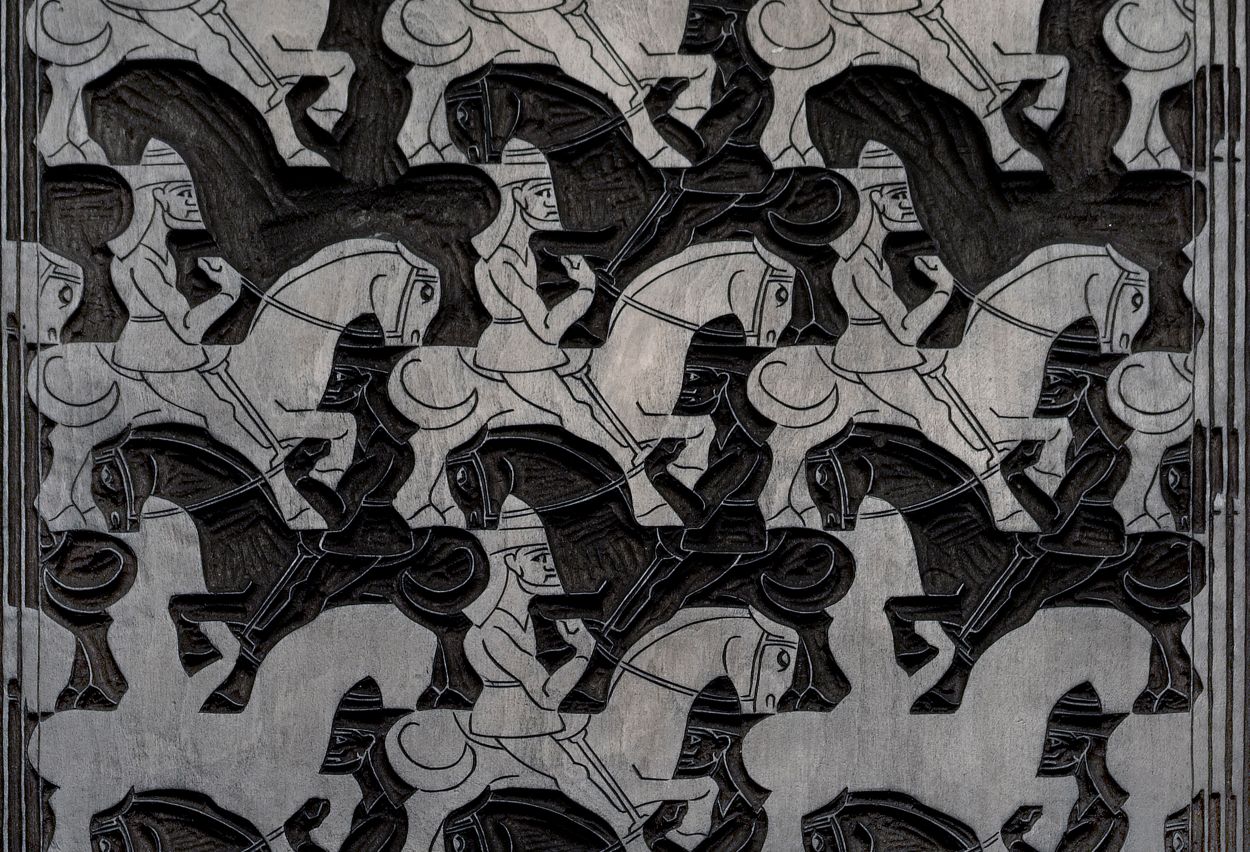 M.C. Escher, Houtblok voor Regelmatige vlakverdeling III, perenhout, mei 1957. Coll. Huis van het boek (Den Haag)