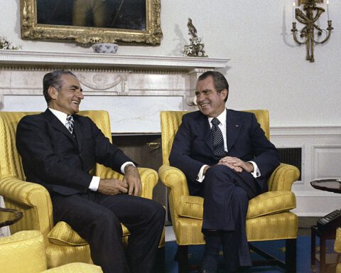 Mohammed-Reza Pahlavi en de Amerikaanse president Richard Nixon tijdens een bezoek aan het Witte Huis, 1973