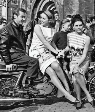 Met de komst van de nozems in de jaren vijftig werd de kleding een stuk losser, maar ook de seks. Nog mooiere tijden braken aan.