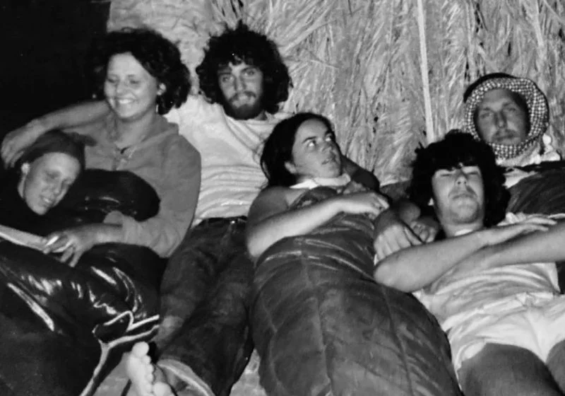 Klaas Hollander (derde van links) verbleef in de jaren zeventig een paar maanden in een kibboets in Israël. Hij had daar een geweldige tijd met al die leuke meiden.