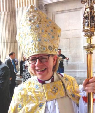 Sarah Mullally werd in 2018 als eerste vrouw als bisschop geïnstalleerd