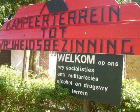 Informatiebord bij het anarchistisch kampeerterrein Appelscha