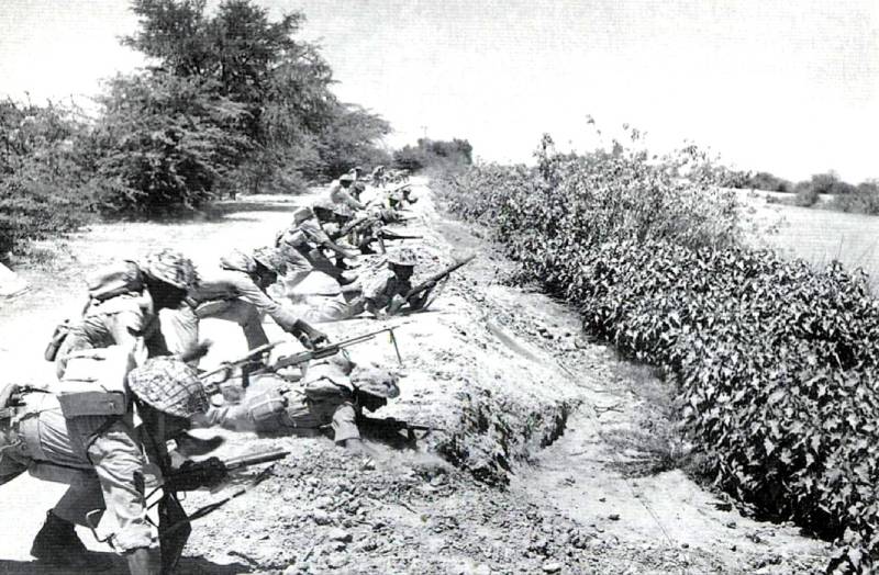 Pakistaanse soldaten tijdens de Tweede Kasjmiroorlog