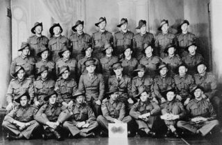 Groepsfoto van de 2/2nd Independent Company in Perth, West-Australië, ca. 1941