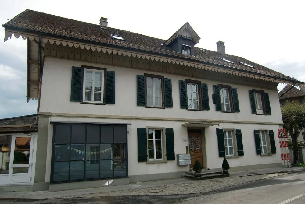 Het pand in Zimmerwald waarin in 1915 Hotel Beau Séjour zat, waar de internationale socialistische conferentie werd gehouden. Deze foto is gemaakt in 2011