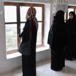 Enkele vrouwen in Yemen met een abaya