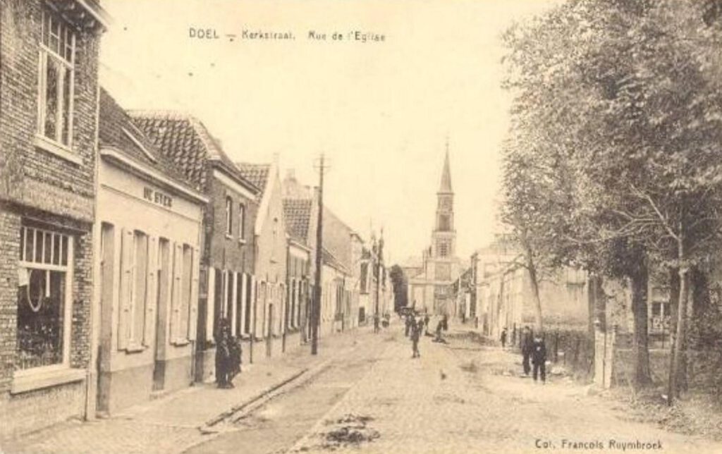 De Kerkstraat in Doel op een vroeg-twintigste-eeuwse ansichtkaart. Bron: Waasland.net