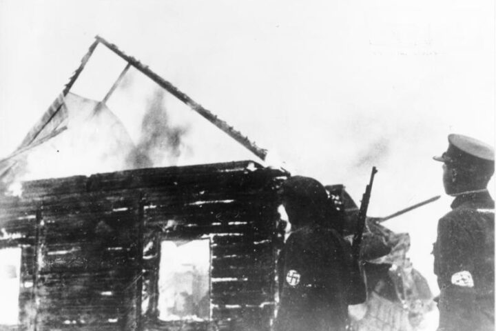 Brandende synagoge in Litouwen, juni 1941