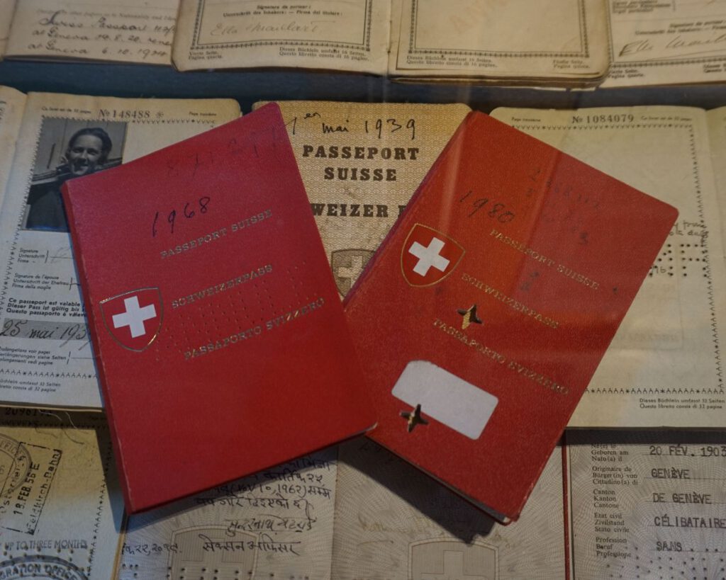 Twee paspoorten van Ella Maillart. 