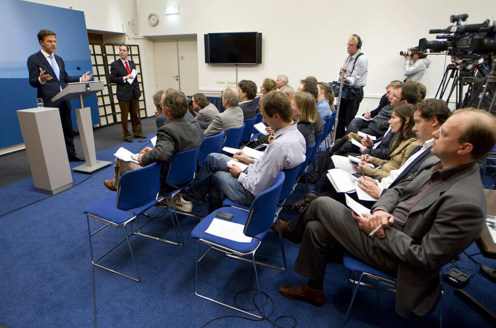 Minister-president Rutte licht namens het kabinet de besluiten van de ministerraad toe tijdens een persconferentie in Nieuwspoort