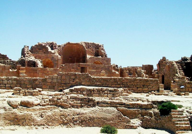 Woestijnsteden in de Negev , zoals Shivta , waren verbonden met het mediterrane uiteinde van de oude handelsroutes voor wierook en specerijen 