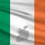 Vlag van Ierland met daarop de contouren van het land, die niet te zien zijn op de officiële vlag
