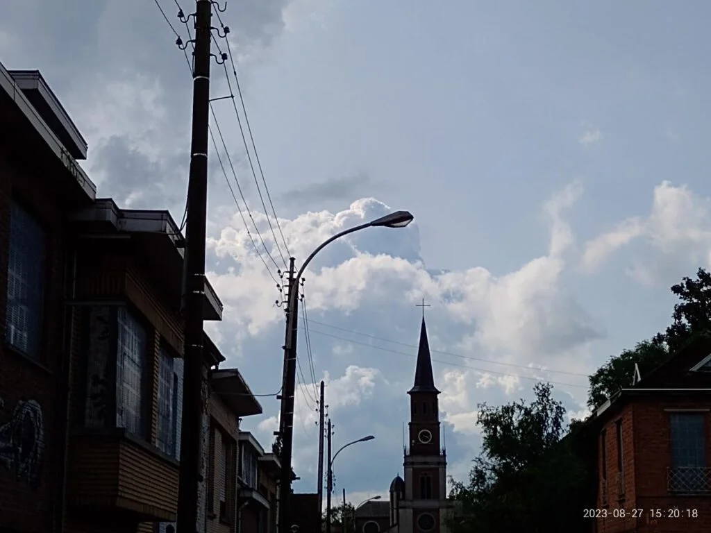 Recente foto van de kerktoren in Doel