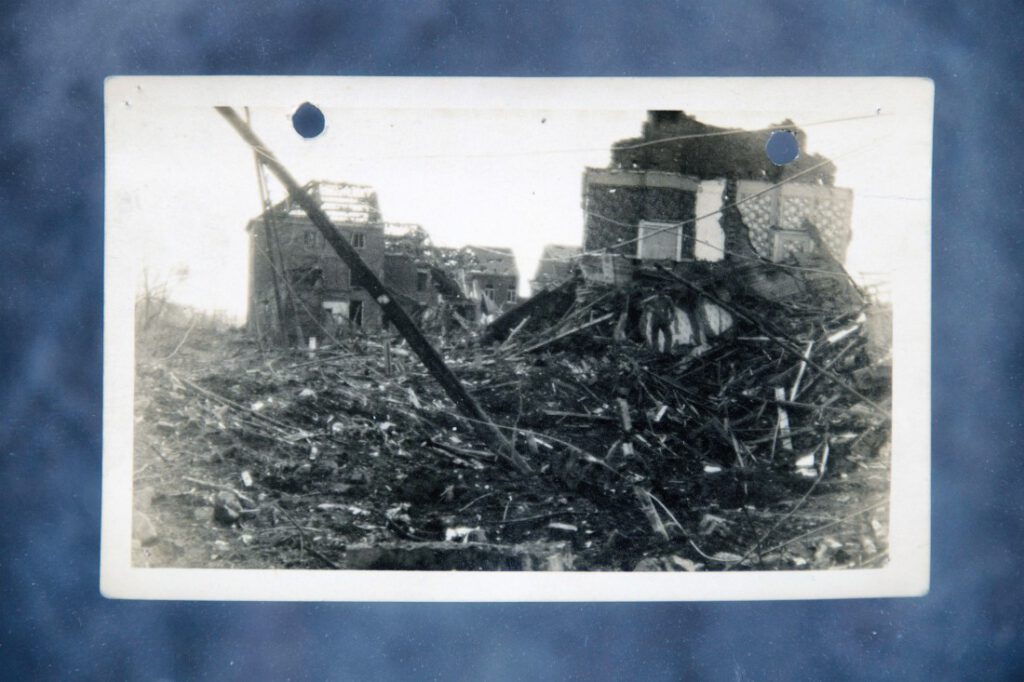 Foto van het huis van de grootvader van Didier Mahieu, gebombardeerd in 1944 in Saint-Ghislain.