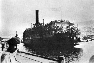De Exodus 47 arriveert met joodse vluchtelingen aan boord in Haifa, 20 juli 1947