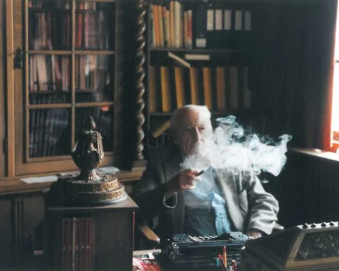 Paul Julien, gefotografeerd door Lex Veldhoen, tijdens zijn gesprek met de globetrotter in 1997