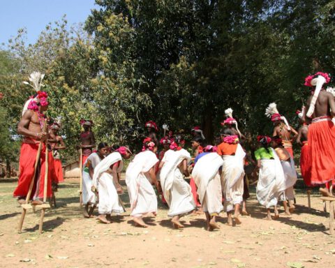 Dansceremonie in een ghotul van de Muria, een lokale stam in het noorden van India