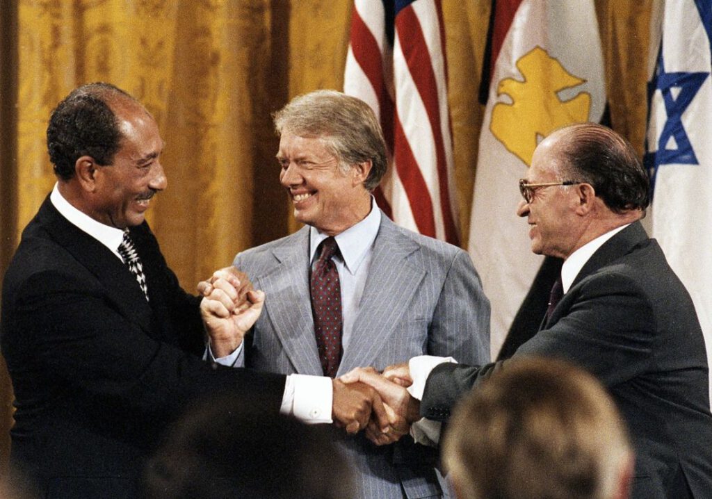 Anwar Sadat, Jimmy Carter en Menachem Begin tijdens de Camp David-akkoorden, 17 september 1978.