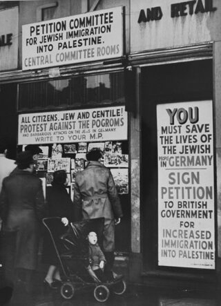 Britse Joden protesteren na de Kristallnacht van november 1938 tegen de immigratiebeperkingen naar Palestina.