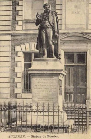 Het nu verdwenen standbeeld van Joseph Fourier in Auxerre
