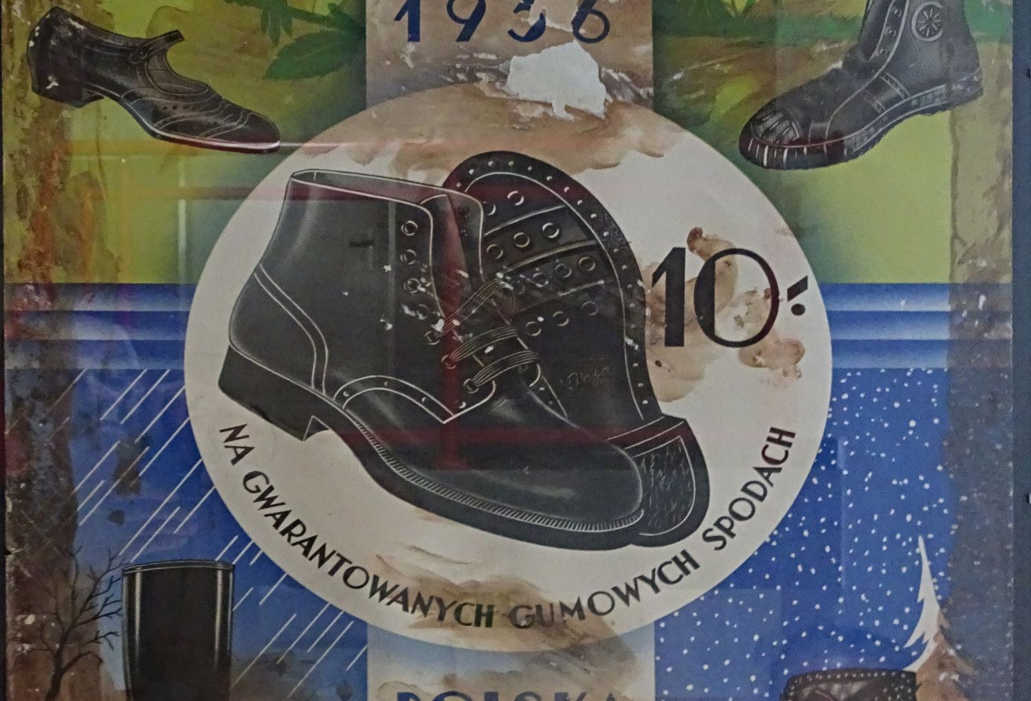 Oude reclameposters van Bata in het schoenenmuseum in het Poolse Chelmek.
