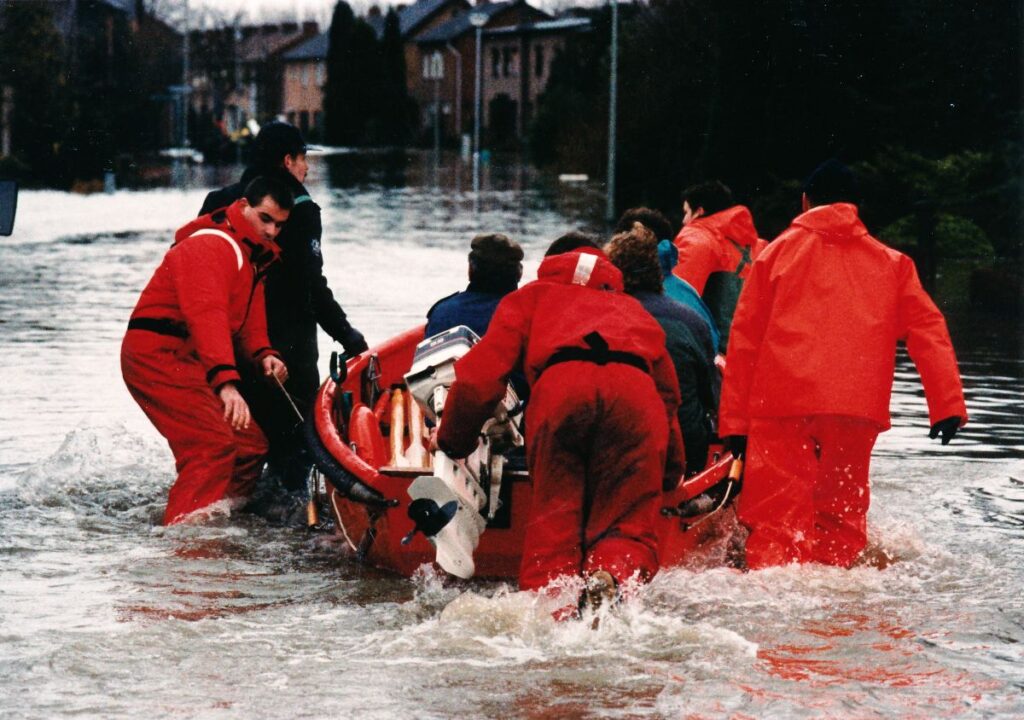 Reddingswater in 1993, tijdens hoog water in Limburg 