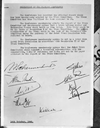 Wapenstilstandsakkoord, gesloten in Linggadjati, met onder meer de handtekeningen van W. Schermerhorn (voor Nederland) en S. Sjahrir (voor de Republiek), 14 oktober 1946