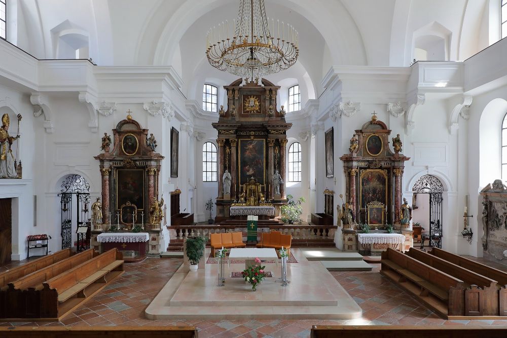 Interieur van de kerk van Hallein