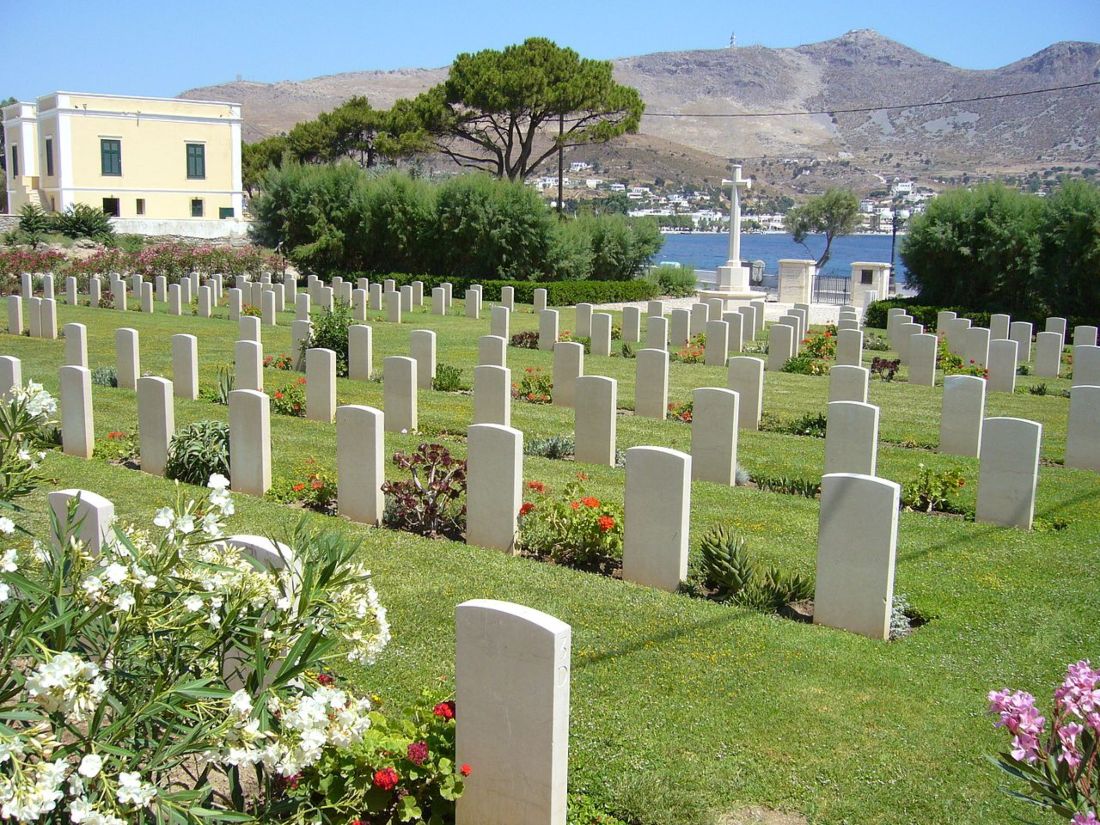 Vele honderden militairen sneuvelden in de gevechten op en rond Leros en liggen er tot op de dag van vandaag begraven.