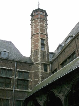 Pagaddertoren van de oude beurs van Antwerpen