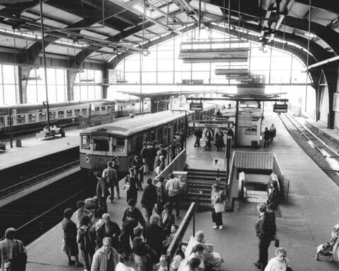 De eerste vier gevangenen werden in oktober 1963 overgedragen op S-Bahnhof Friedrichstrasse