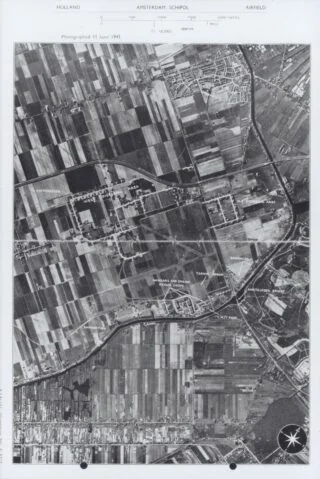 Een door Britse verkenningsvliegtuigen op 11 juni 1943 gemaakte luchtfoto van Schiphol. 