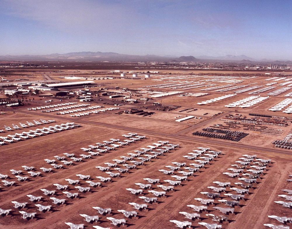 Aircraft Maintenance and Regeneration Group (AMARG) 'boneyard' bij Davis–Monthan Air Force Base