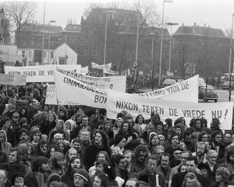 Demonstratie in Utrecht tegen de oorlog in Vietnam, 6 januari 1973