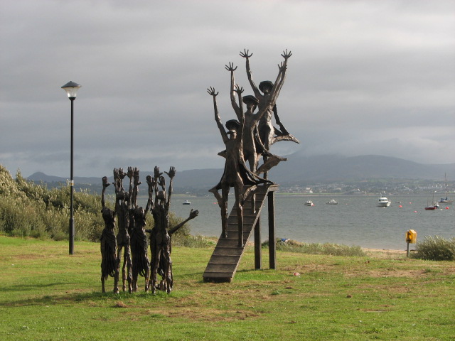 Het vertrek van Hugh O’Neill, Rory O’Donnel en negentig van hun volgelingen naar het vasteland van Europa in 1607 kwam bekend te staan als de ‘Flight of the Earls’. Dit monument in Ulster herinnert hier aan. 