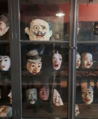 Maskers in het James Ensorhuis