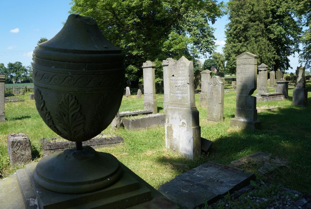 De Mennonieten-begraafplaats bij Stogi.