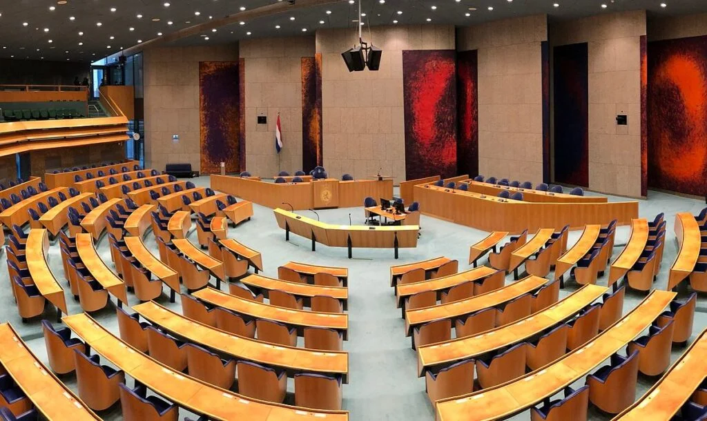 Plenaire zaal van de Nederlandse Tweede Kamer in Den Haag