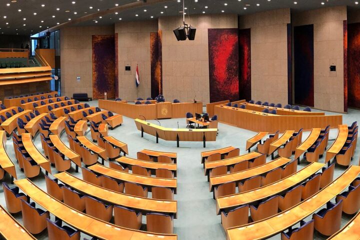 Plenaire zaal van de Nederlandse Tweede Kamer in Den Haag