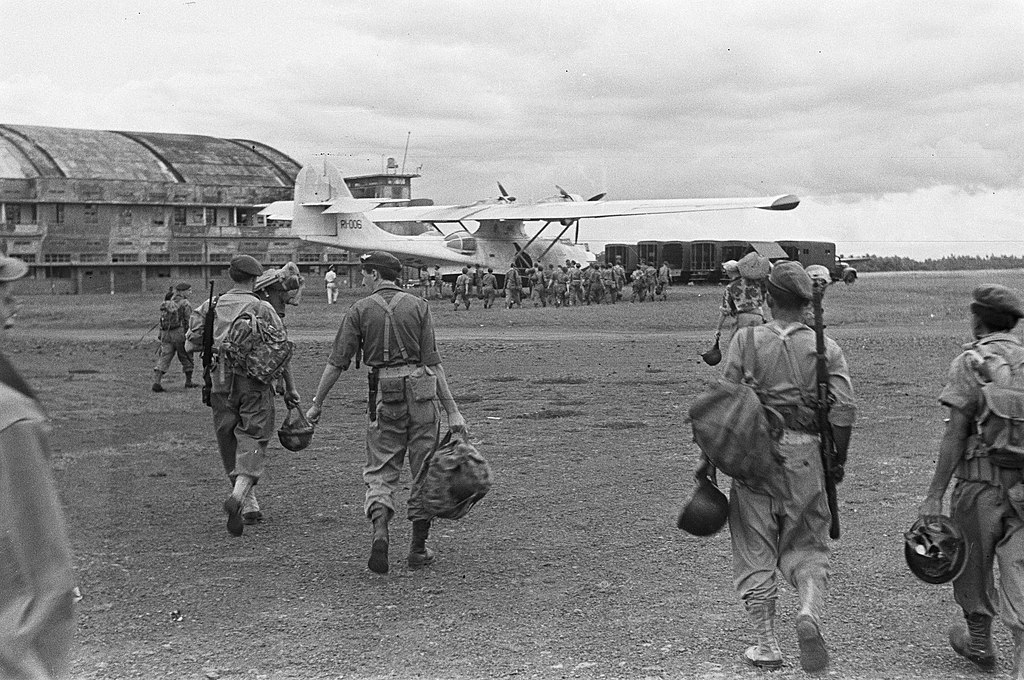 Tweede politionele actie. Parachutisten van het Korps Speciale Troepen, 19 december 1948.