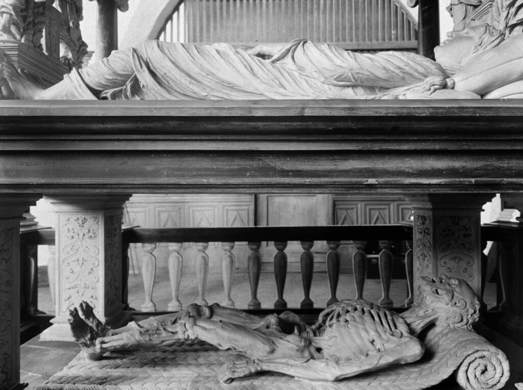 Macaber benedendeel van het grafmonument van grafmonument Reinoud van Brederode en zijn vrouw Philippote van der Marck