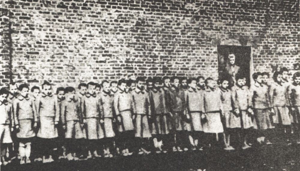 Poolse kinderen in het werkkamp van Dzierżązna, Polen