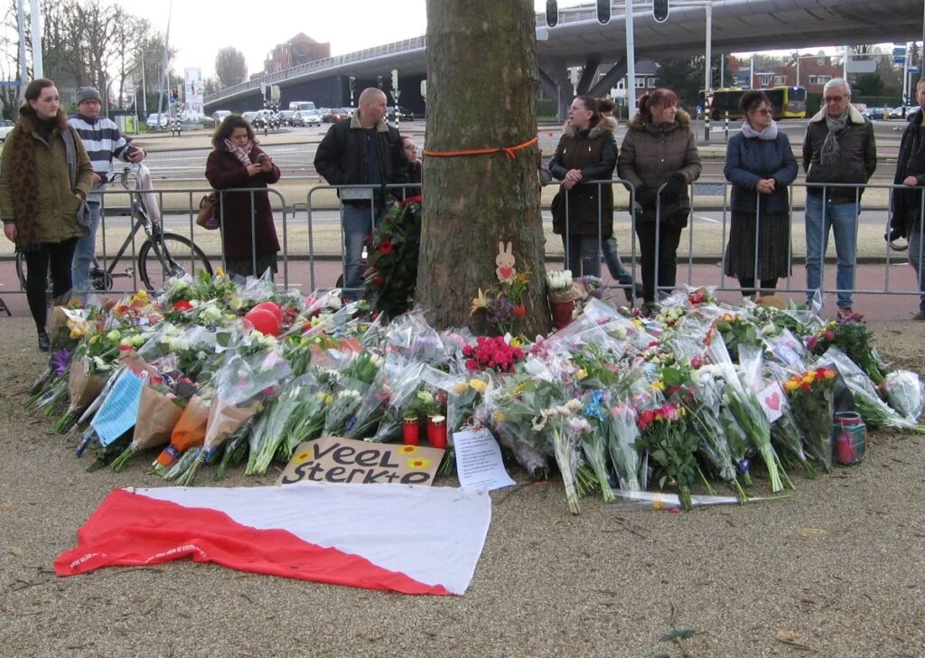 Bloemen voor de slachtoffers van de tramaanslag in Utrecht, 2019