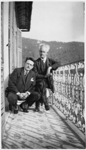 Arthur van  Schendell en Jan Greshoff op een balkon te Alassio, 1921-1923