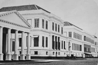 Het Hooggerechtshof en het Paleis van Daendels aan het Waterlooplein te Batavia