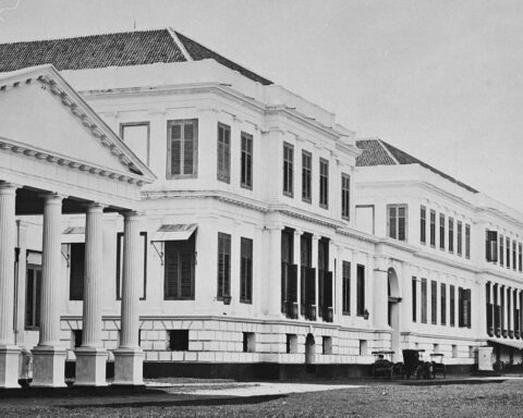 Het Hooggerechtshof en het Paleis van Daendels aan het Waterlooplein te Batavia