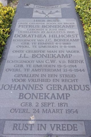 Graf van Jan Bonekamp op de Westerbegraafplaats in IJmuiden