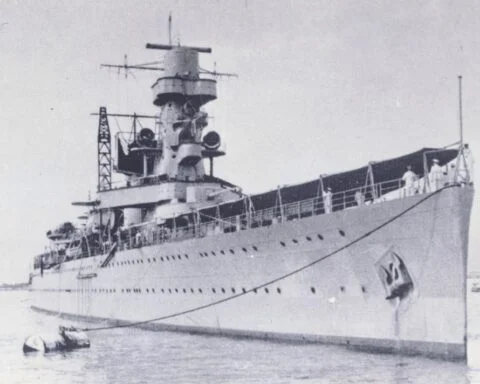 De kruiser De Ruyter, tijdens de Slag in de Javazee het vlaggenschip van schout-bij-nacht Karel Doorman
