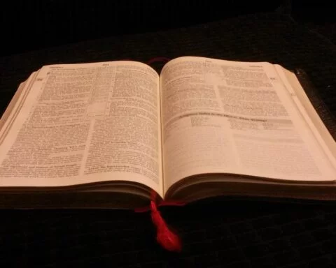 Opengeslagen bijbel